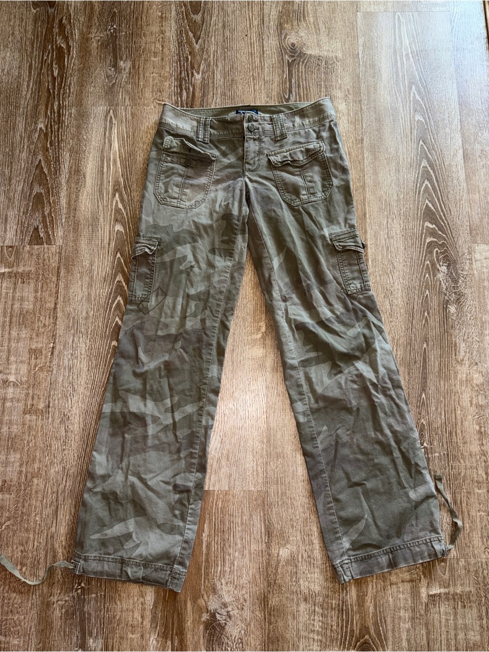 Vintage Y2K Camouflage Cargo Pants - Olive Green